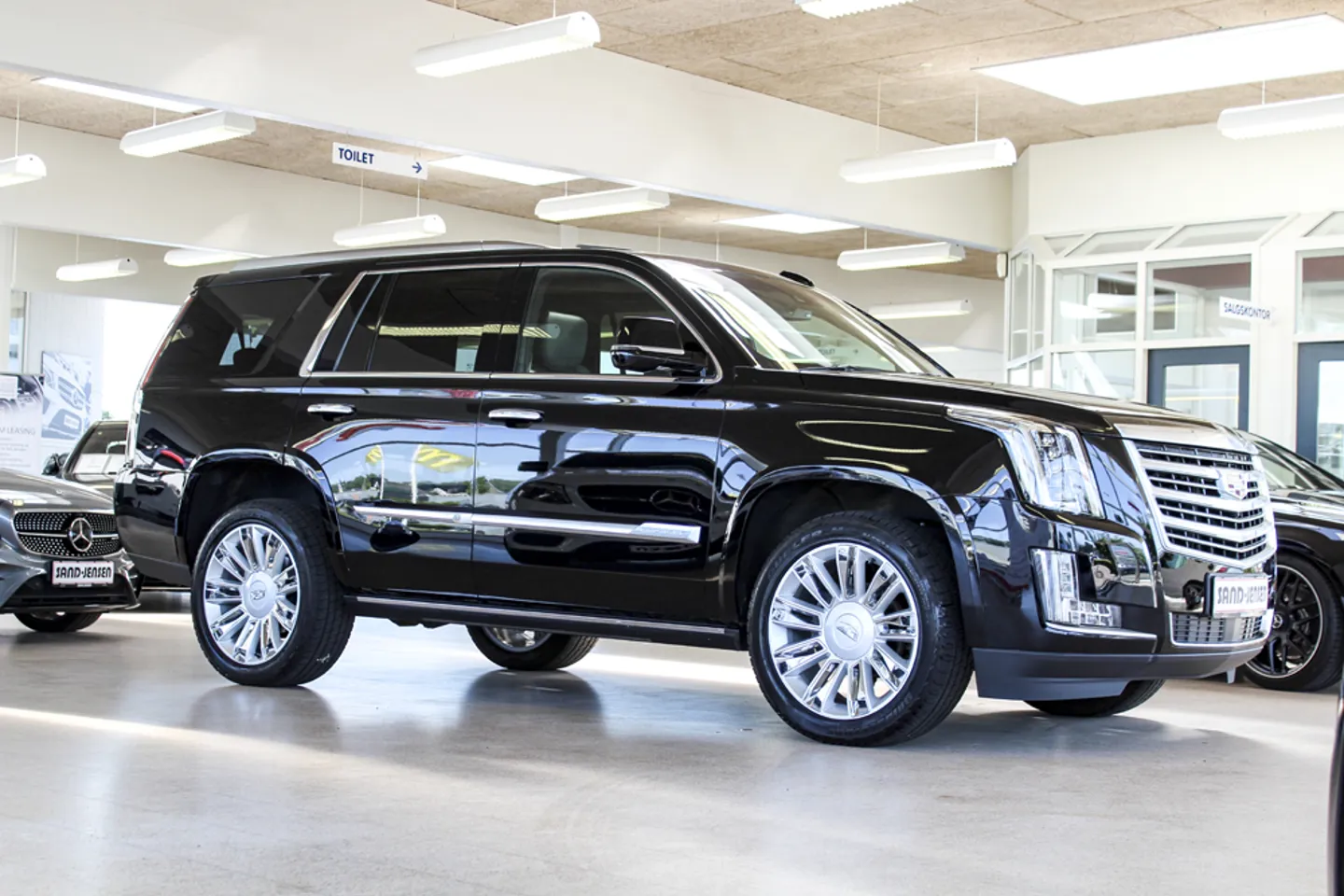2017 Cadillac Escalade 6 2L V8 Sidi Vvt Platinum 2