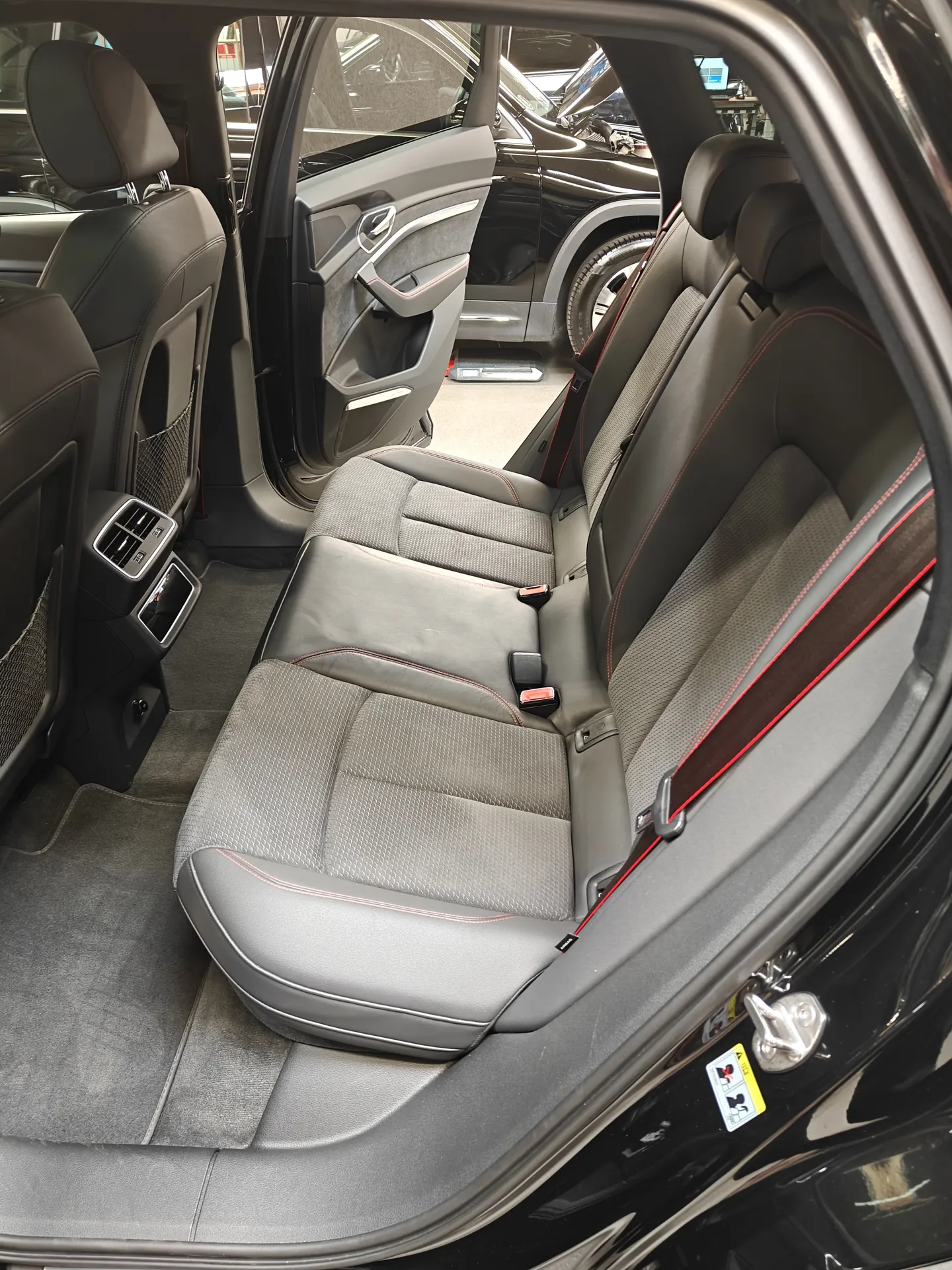 Audi Q8 E Tron Van Ombygning (1)